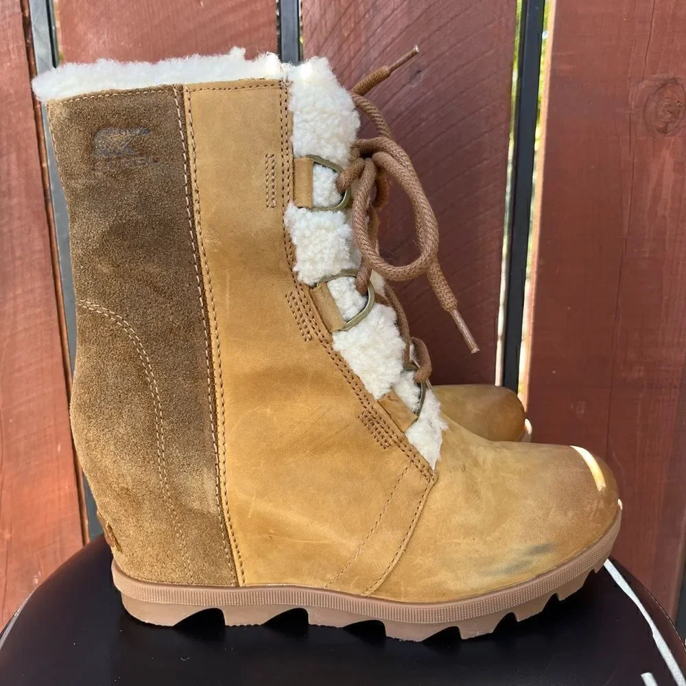 Joan of Arctic Wedge in Camel Brown in size 9.5 Shearling
